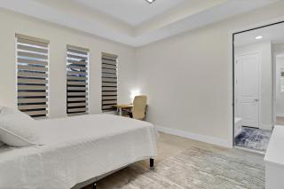 SpaceX BY R5 Shared Bath - 3