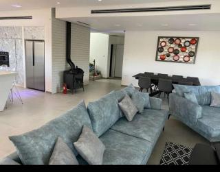 וילת אירוח שכונת הגמל האירוס 8 - 2