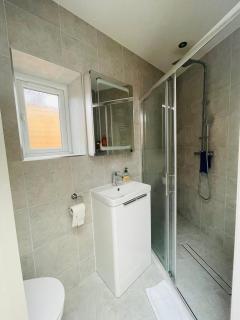 Tudor Close NW9 8SU - London - 6