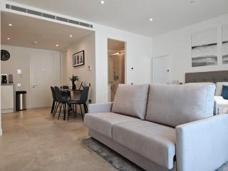 18th Floor Luxury Studio - 8