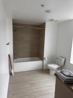 Modern Unit Near Glendale Galleria and Walk to Shopping & Dining! - Glendale - 6