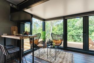 Castlemaine Gardens Luxury Glamtainer - 1