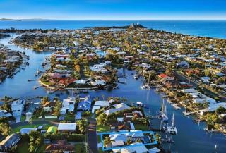 WATERFRONT HOME BORDERING MOOLOOLABA - 7