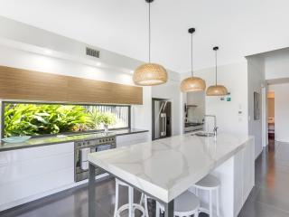 WATERFRONT HOME BORDERING MOOLOOLABA - Buddina - 2