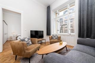 Airy Stunning Apt with Terrace and Free Garage - Prague - 1