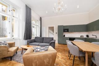 Airy Stunning Apt with Terrace and Free Garage - Prague - 8