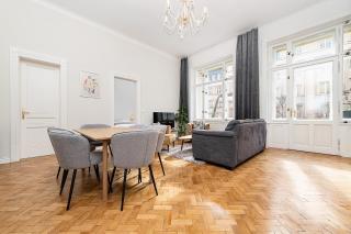 Airy Stunning Apt with Terrace and Free Garage - Prague - 6