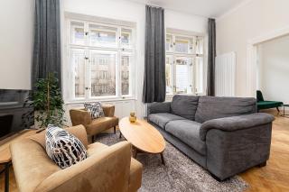 Airy Stunning Apt with Terrace and Free Garage - Prague - 0