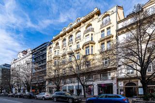Airy Stunning Apt with Terrace and Free Garage - Prague - 7