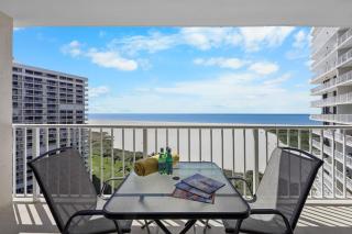 Eye-catching beachfront condo with pool and nice views - 0