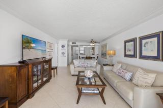 Eye-catching beachfront condo with pool and nice views - 5