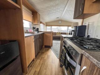 Charming 6 Berth Caravan At St Osyth Beach Holiday Park In Essex Ref 28051Cw - Clacton-on-Sea - 6
