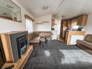 Charming 6 Berth Caravan At St Osyth Beach Holiday Park In Essex Ref 28051Cw - Clacton-on-Sea - 3