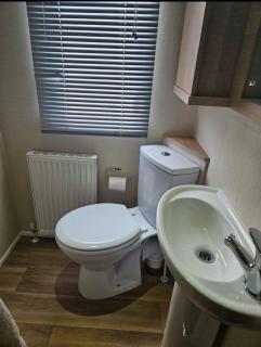 Cosy Caravan With Decking At Golden Anchor Holiday Park In Skegness Ref 25055Bm - Chapel Saint Leonards - 1