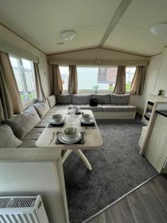 Homely Caravan At California Cliffs In Norfolk, Near To Scratby Beach Ref 50001E - Great Yarmouth - 0