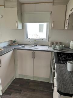 Homely Caravan At California Cliffs In Norfolk, Near To Scratby Beach Ref 50001E - 1