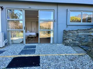 Cozy Single Unit with Full Kitchen - Queenstown - 3
