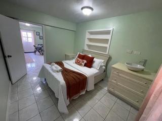 Modern North Side Hideaway with Aircon - - 3