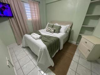 Modern North Side Hideaway with Aircon - - 5