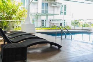 Perfect Staycation at Abreeza Mall with Kitchen, Netflix, Resort-style Pool - Davao Stay Suites T2-815 - 3