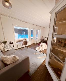 Newly Renovated Red Riverfront House - - 6