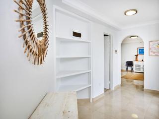 Renovated Beachside 2-bedroom Apartment - Gold Coast - 6