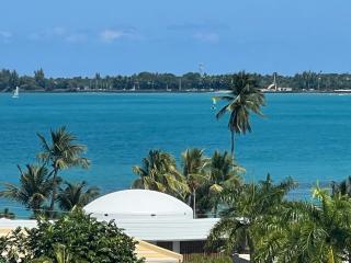 ESJ Exclusive Beachfront Condo - San Juan - 7