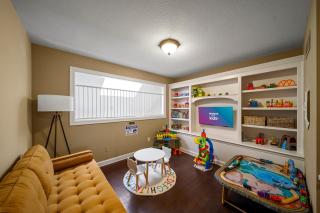 EPIC Group Stay Big Gameroom Bar Arcade Playroom - 3