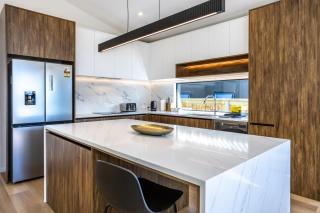 Fresh & Stylish Holiday Home - - 6