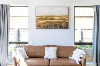 Fresh & Stylish Holiday Home - - 2