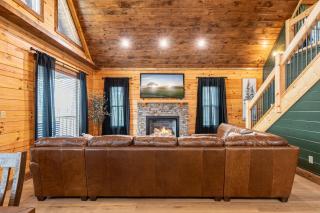 Cozy Mountaintop Cabin with Firepit, HotTub & Views! - Sevierville - 1