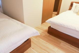 地元の人々のように暮らす,大阪中心部,畳とモダンベッド,抜群の立地条件で家族や友人との旅行に最適です - 2