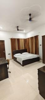 Urban Bliss - Luxury Villa, Gym, Kitchen, library, 5 Min DLW, 10 Min Station & BHU - Varanasi - 4
