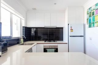 Modern Fremantle- Two Bedroom Apartment - Fremantle - 5