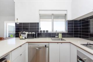 Modern Fremantle- Two Bedroom Apartment - Fremantle - 4
