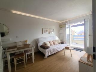 Beau T2 Climatisé avec Terrasse et Parking - FR-1-799-49 - 7