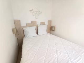 Beau T2 Climatisé avec Terrasse et Parking - FR-1-799-49 - 2