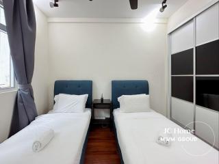 Medini Signature Best Vacation l Pool View 4 pax - - 6