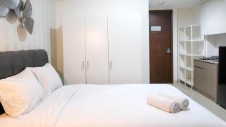 Elegant and Best Choice Studio at Grand Sungkono Lagoon Apartment By Travelio - Surabaya - 7