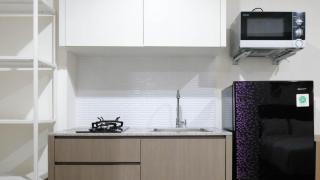 Elegant and Best Choice Studio at Grand Sungkono Lagoon Apartment By Travelio - Surabaya - 5