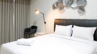Elegant and Best Choice Studio at Grand Sungkono Lagoon Apartment By Travelio - Surabaya - 0