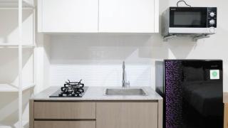 Elegant and Best Choice Studio at Grand Sungkono Lagoon Apartment By Travelio - Surabaya - 2