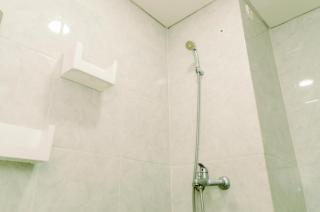 Comfort and Homey Studio at Parkland Avenue Apartment By Travelio - 4