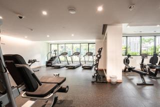 Capsule Flora business bay view Burj Khalifa-pool table-game arcade-Projector-Playstation 5 - Dubai - 3