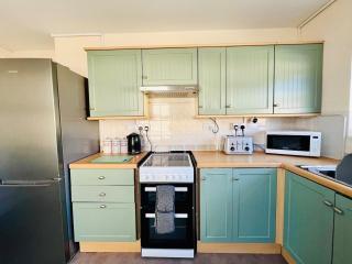 4-Bedroom House 5 mins to Beach & Parking - 7