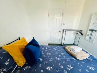Four Bed Room House near the Beach - 6