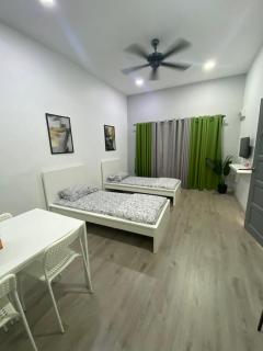 Premier Room and Studio Paka - 1