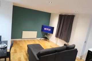 Stylish City-Centre Stay - 4