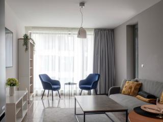 Julie's Sunny Cozy Apartment with Balcony - 6