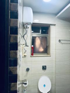 Room with a balcony near the sea - Mumbai - 3